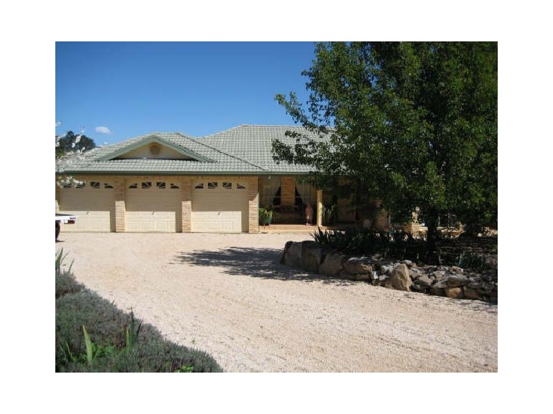 2 Cluff Crescent, Bowral NSW 2576