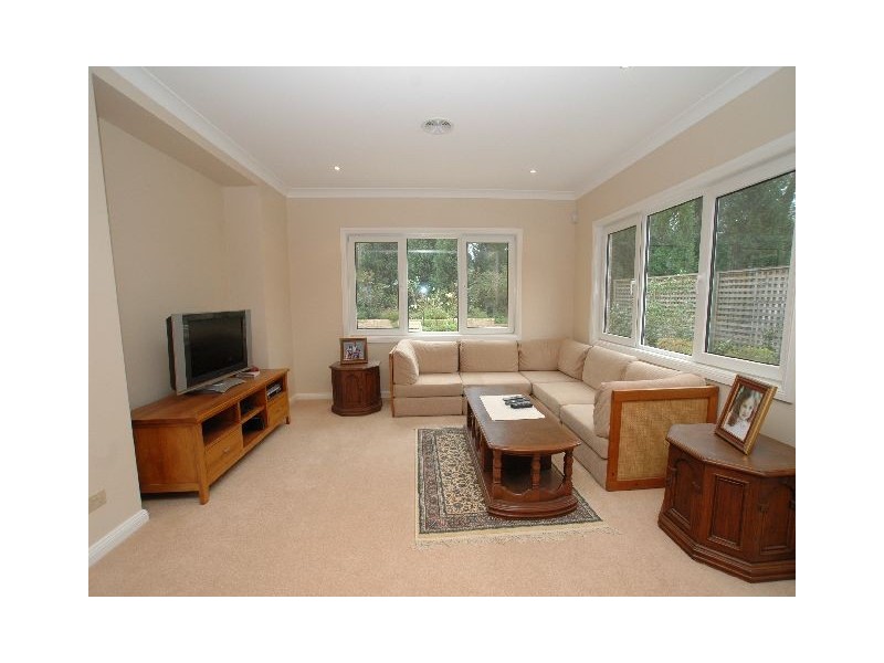 42 Charlotte Street, Burradoo NSW 2576