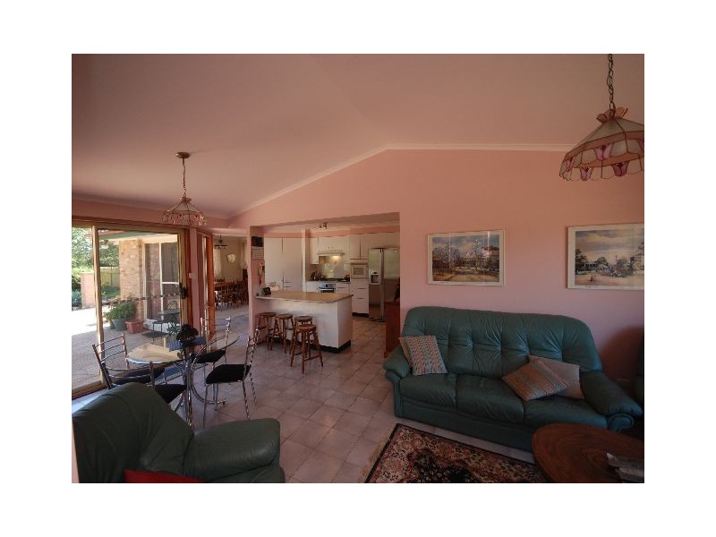 9 Nari Cct, Moss Vale NSW 2577