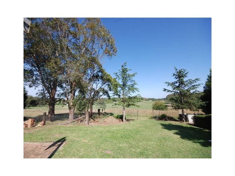 9 Nari Cct, Moss Vale NSW 2577