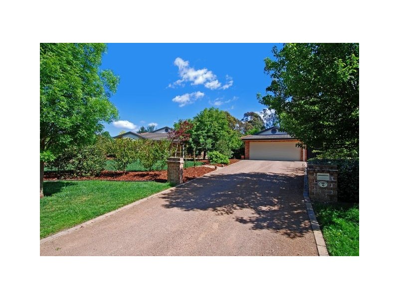 6 Maple Grove, Bowral NSW 2576