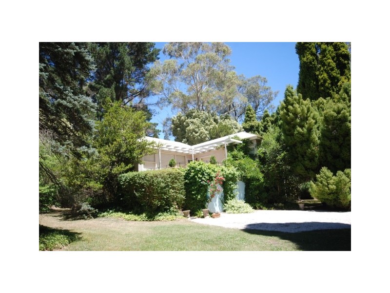 2 Sunninghill Avenue, Burradoo NSW 2576