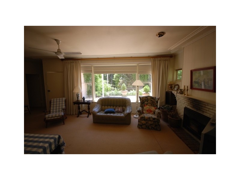 2 Sunninghill Avenue, Burradoo NSW 2576