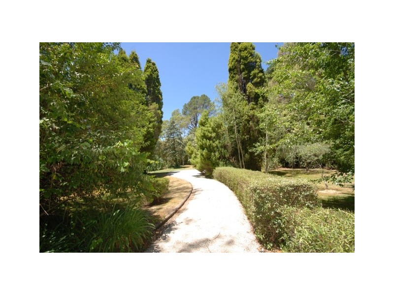 2 Sunninghill Avenue, Burradoo NSW 2576