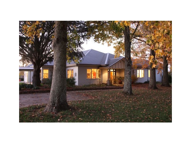 Currawong Oxleys Hill Road, Bowral NSW 2576