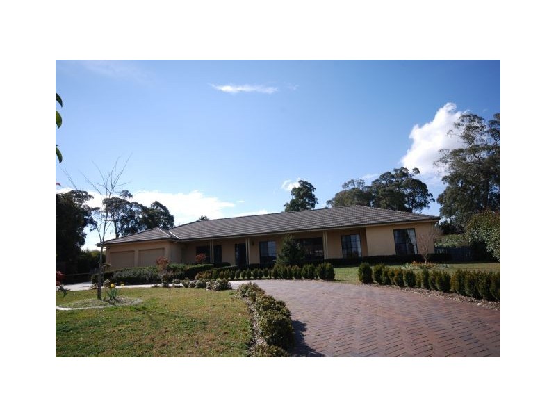 48 Highland Drive, Bowral NSW 2576