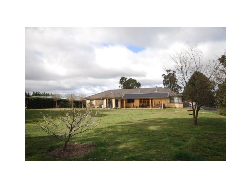 48 Highland Drive, Bowral NSW 2576