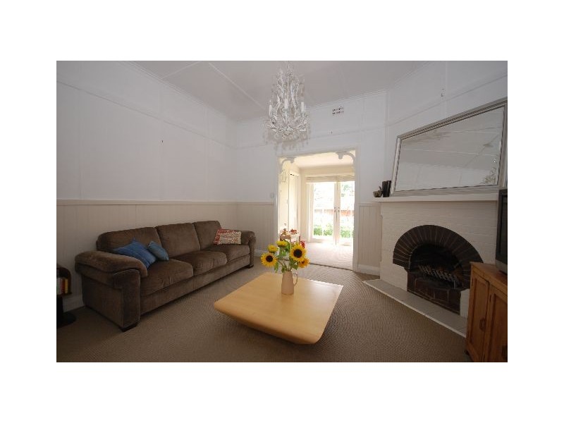 8 Berrima Road, Moss Vale NSW 2577