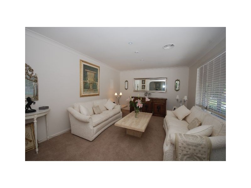 7 Greyleaves, Burradoo NSW 2576