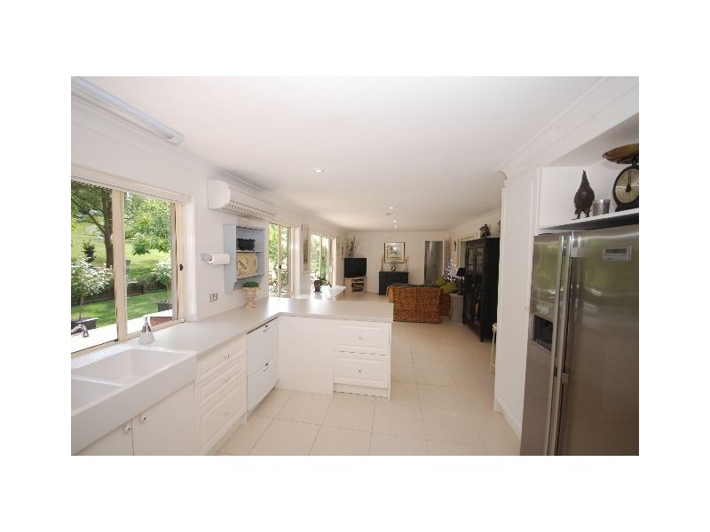 7 Greyleaves, Burradoo NSW 2576