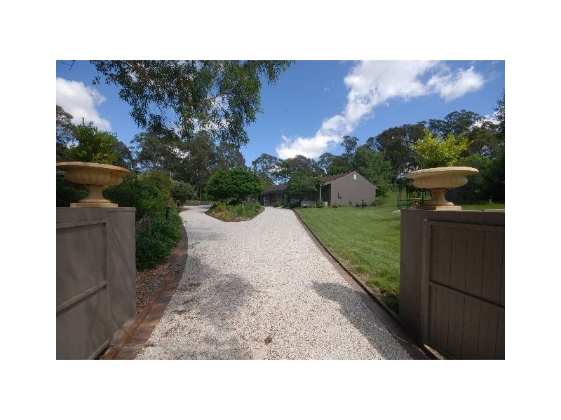 7 Greyleaves, Burradoo NSW 2576