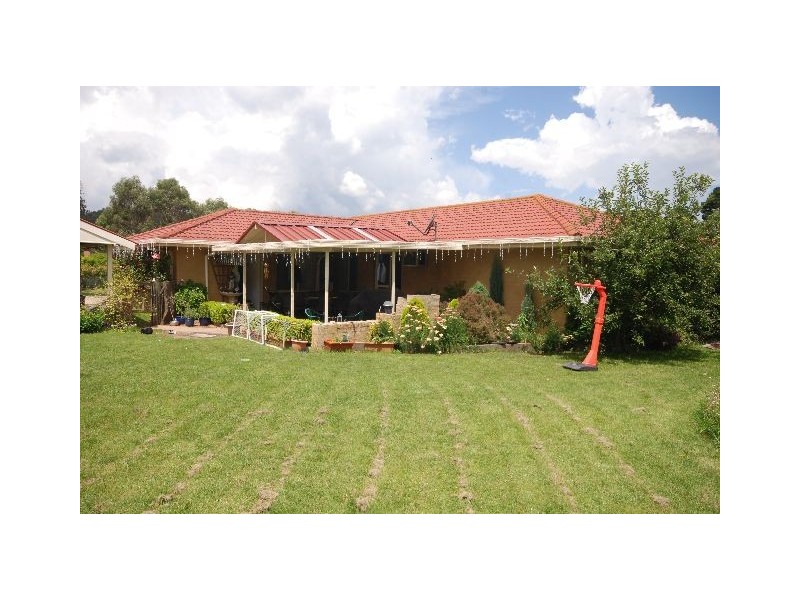 10  St Martins Grove, Bowral NSW 2576