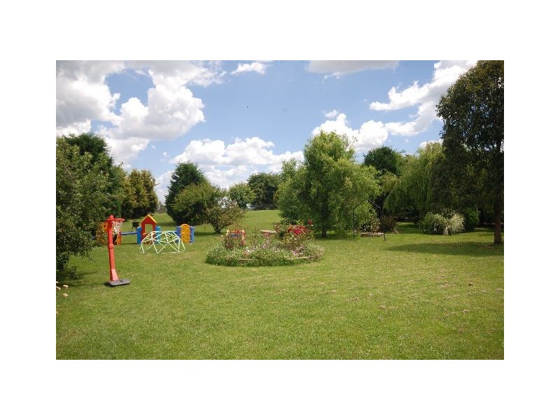 10  St Martins Grove, Bowral NSW 2576