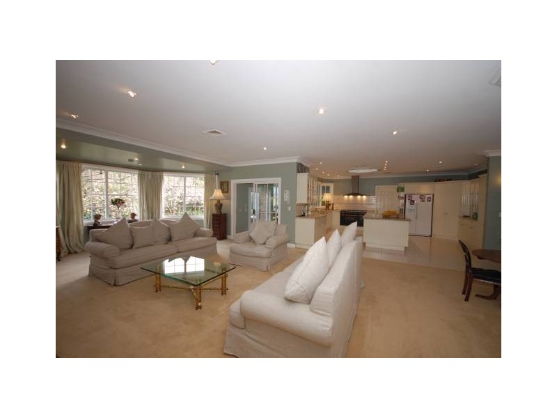 13 Werrington Street, Burradoo NSW 2576