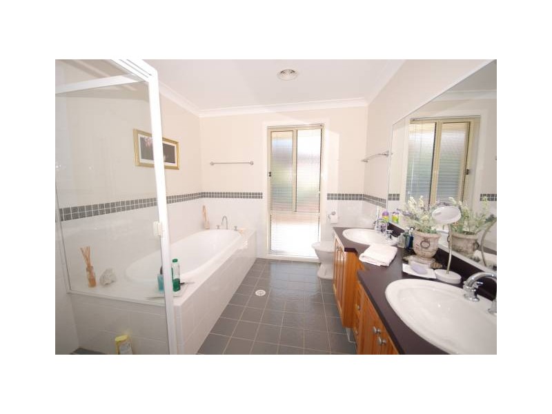 6 Windsor Crescent, Moss Vale NSW 2577