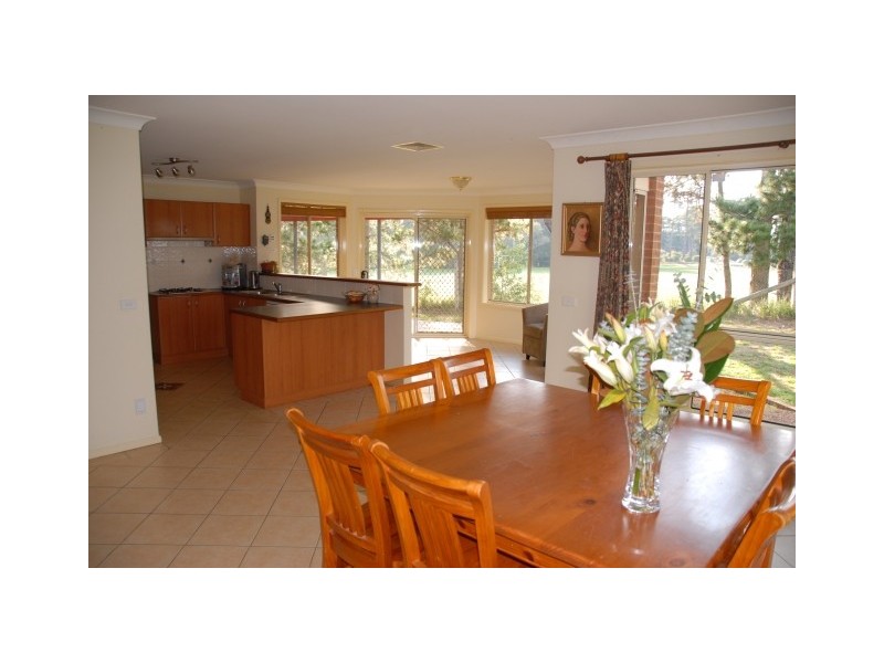 1 Farnborough Drive, Moss Vale NSW 2577