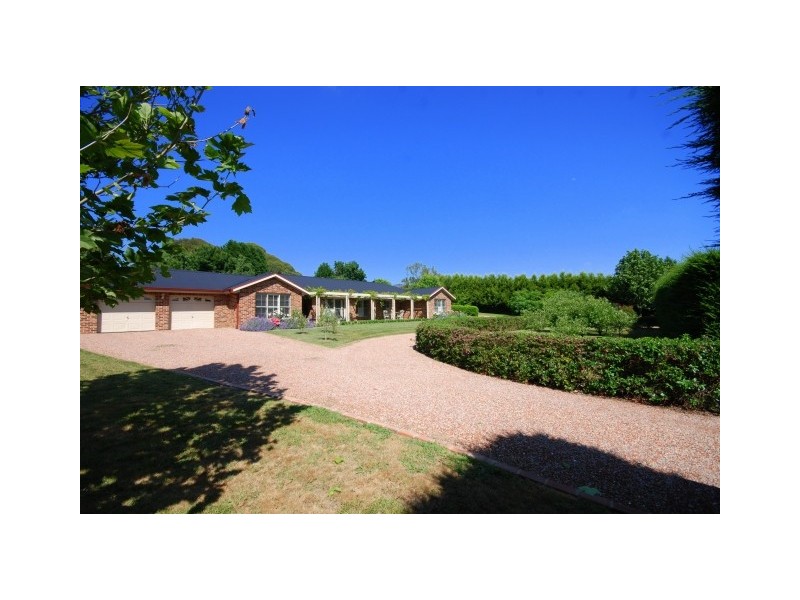 2 Hampton Court, Moss Vale NSW 2577