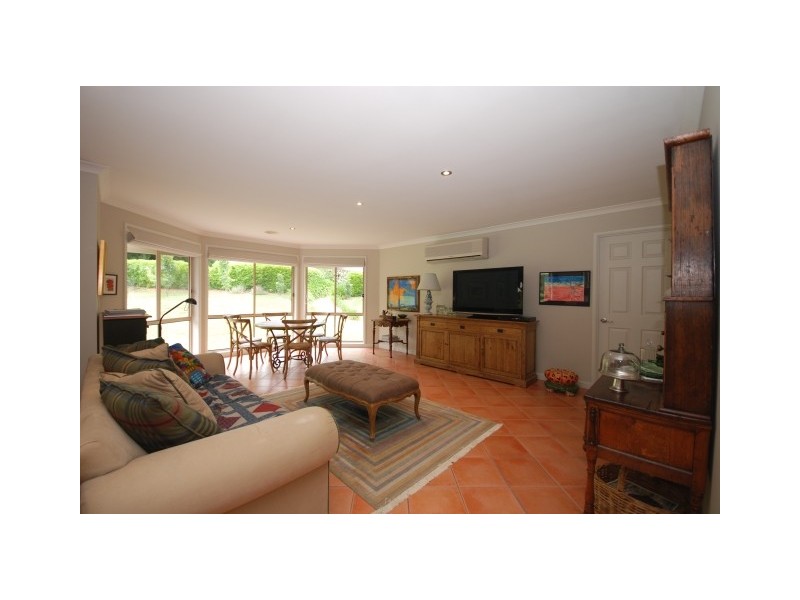 2 Hampton Court, Moss Vale NSW 2577