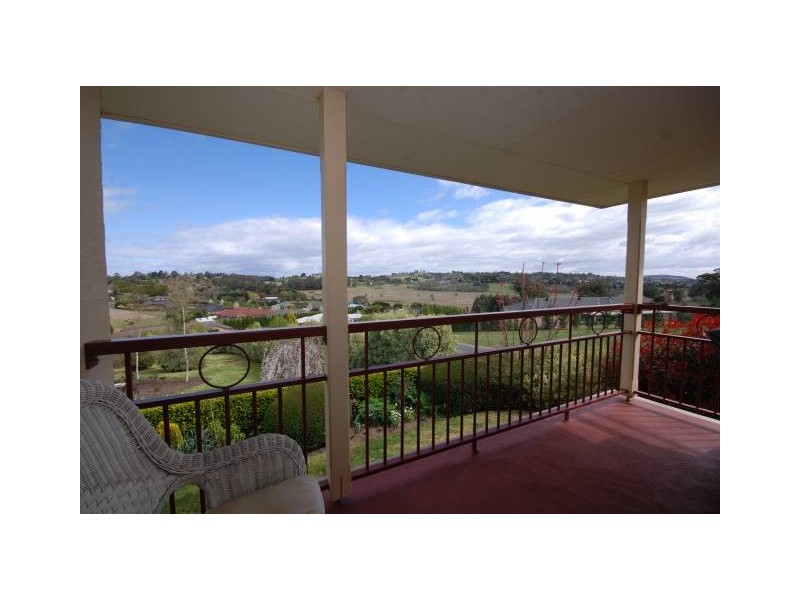 6 Windsor Crescent, Moss Vale NSW 2577