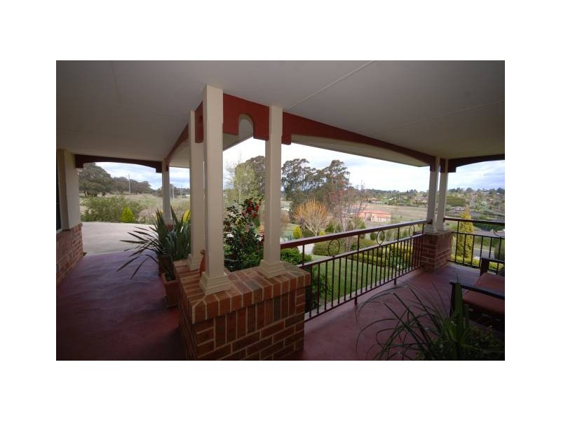 6 Windsor Crescent, Moss Vale NSW 2577