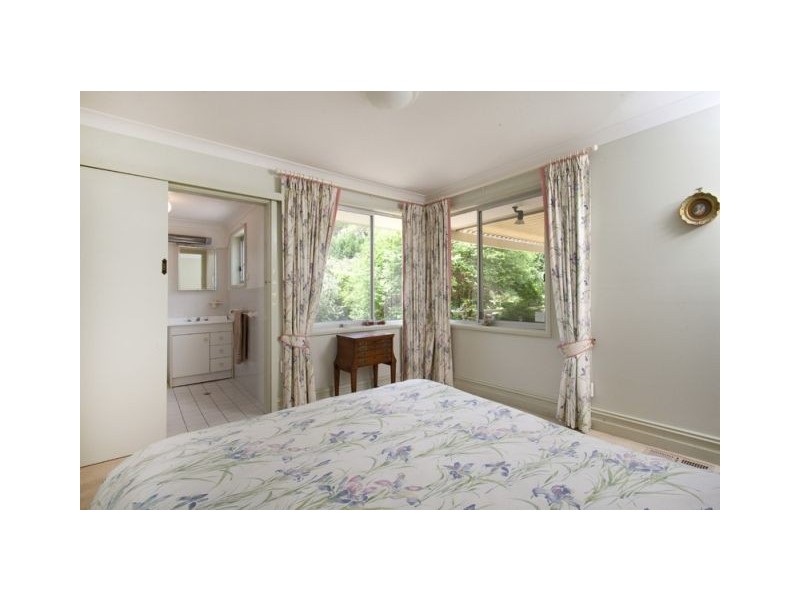32 Charlotte Street, Burradoo NSW 2576