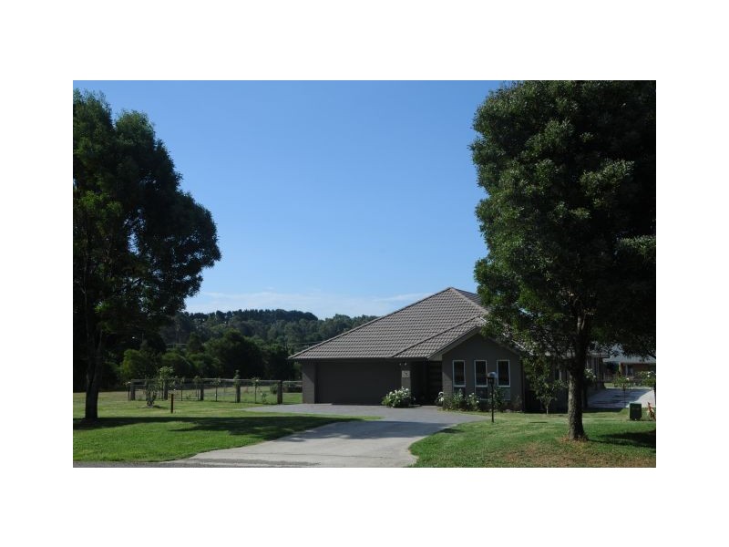 54A May Street, Robertson NSW 2577