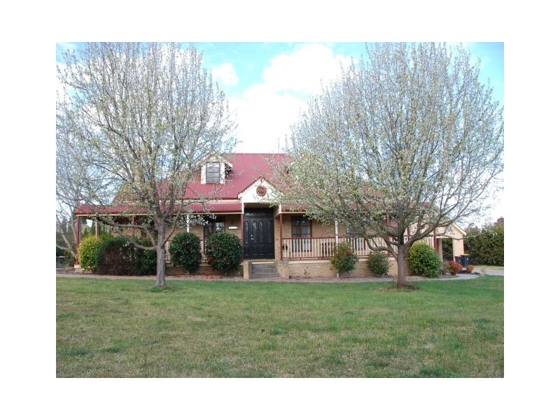 6 Stratford Way, Burradoo NSW 2576