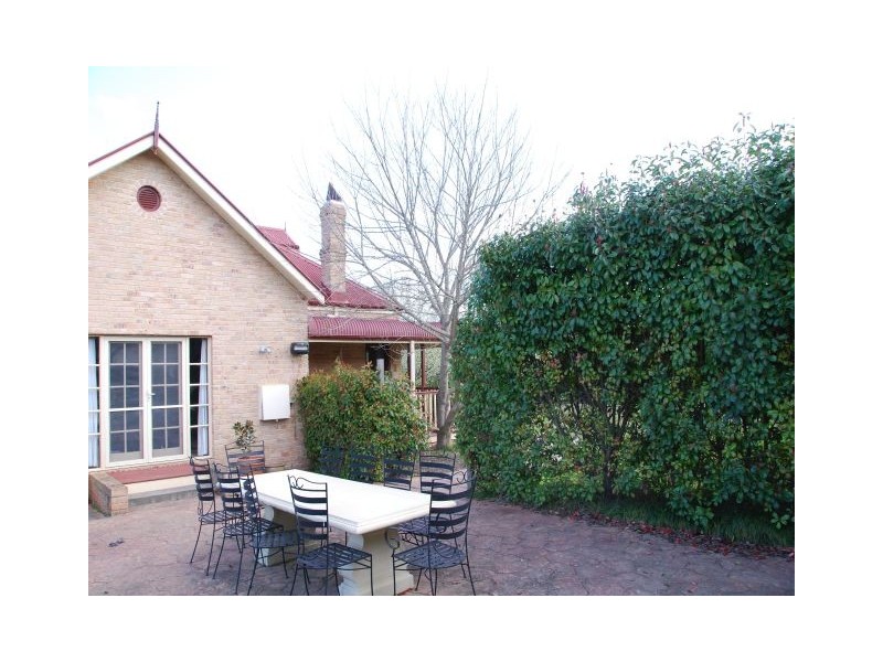 6 Stratford Way, Burradoo NSW 2576