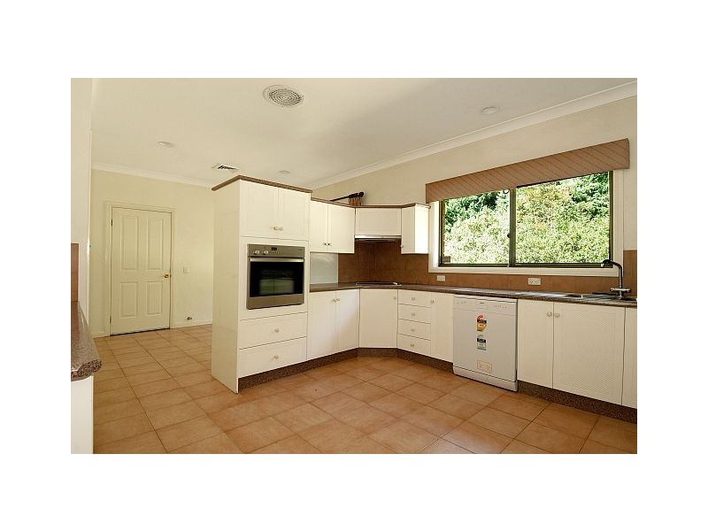 17 Nari Circuit, Moss Vale NSW 2577