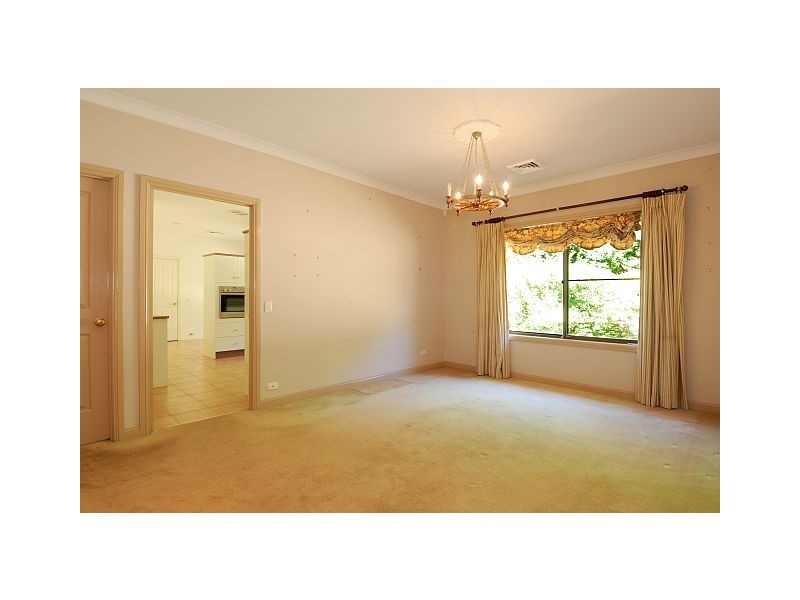 17 Nari Circuit, Moss Vale NSW 2577