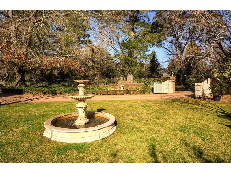 4 Hurlingham Avenue, Burradoo NSW 2576