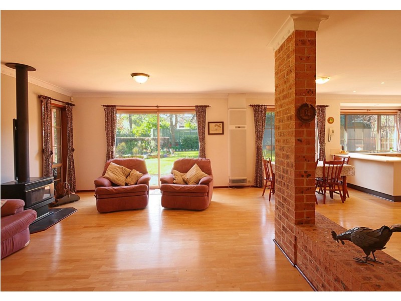 4 Hurlingham Avenue, Burradoo NSW 2576