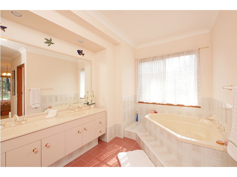 4 Hurlingham Avenue, Burradoo NSW 2576