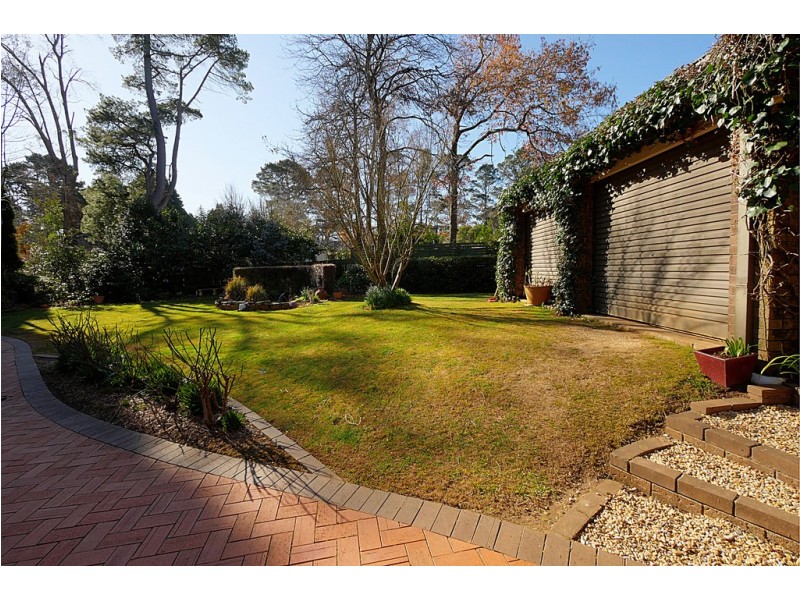 4 Hurlingham Avenue, Burradoo NSW 2576