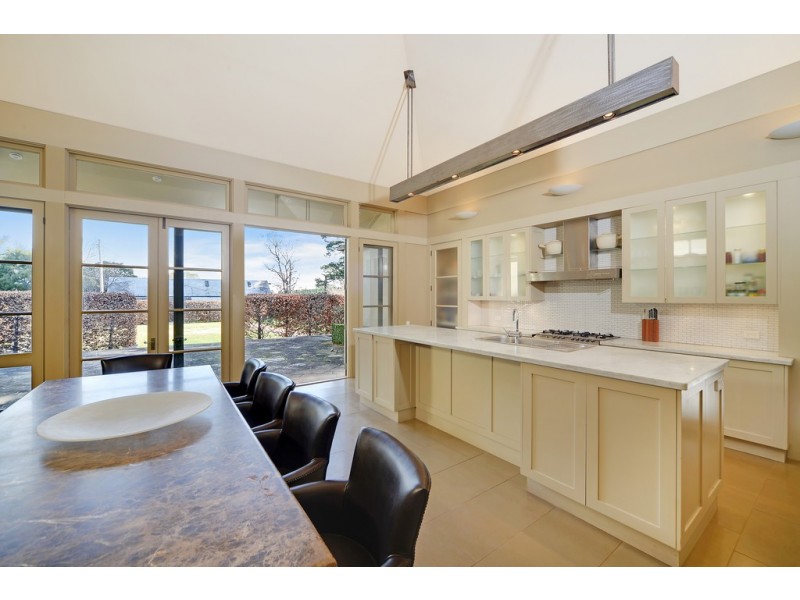 10 Railway Parade, Burradoo NSW 2576