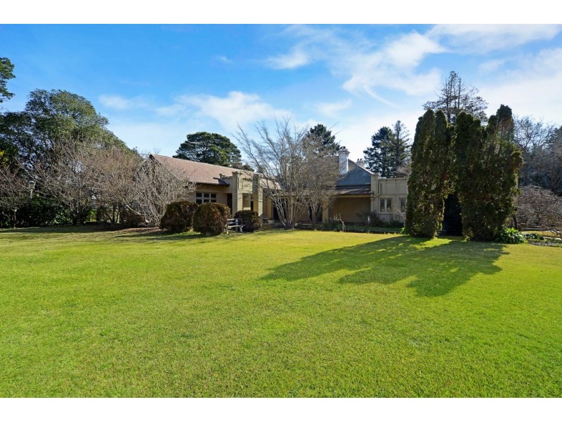 10 Railway Parade, Burradoo NSW 2576