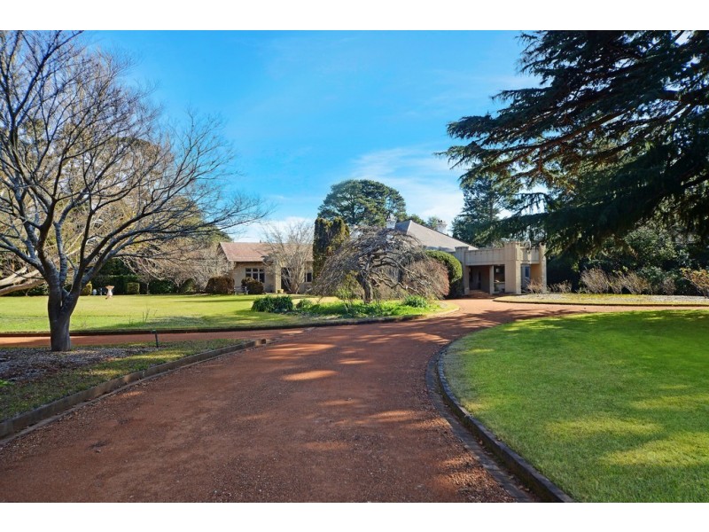 10 Railway Parade, Burradoo NSW 2576