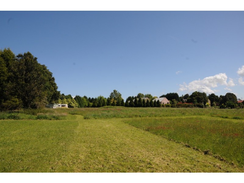 54 Caalong Street, Robertson NSW 2577