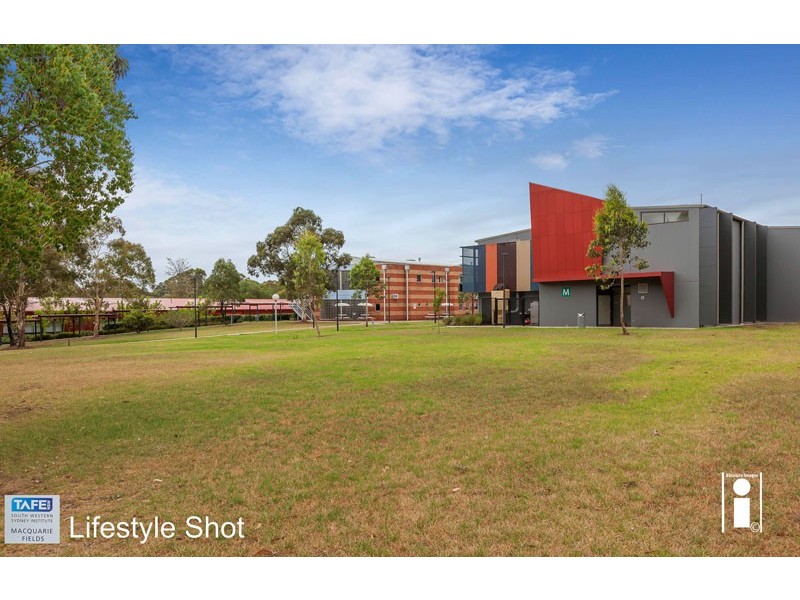 82 Eucalyptus Drive, Macquarie Fields NSW 2564