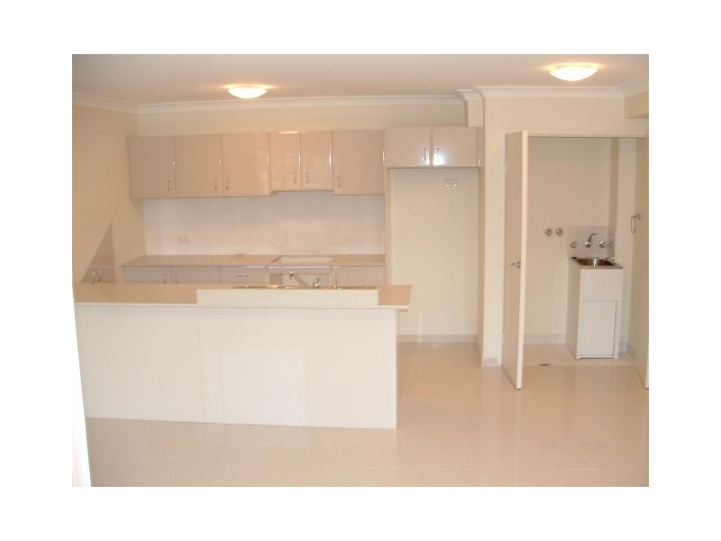 18/41 Woodhouse Drive, Ambarvale NSW 2560