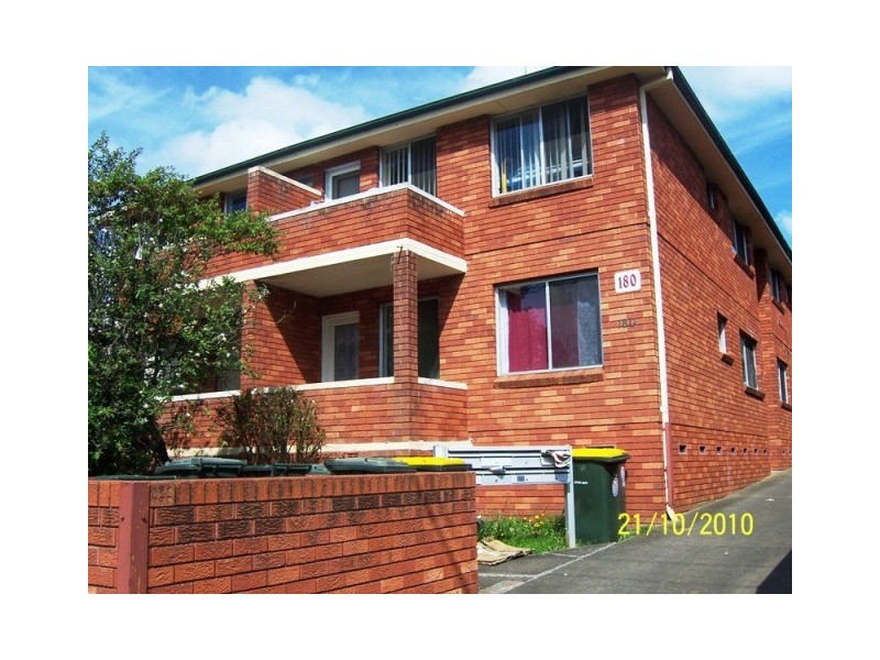 8/180 Lindesay Street, Campbelltown NSW 2560