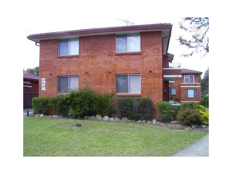 1/25 Trafalgar Street, Glenfield NSW 2167