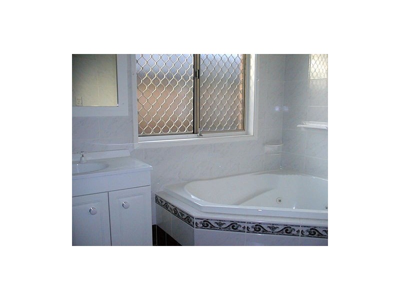 35 Mackillop Cres, St Helens Park NSW 2560