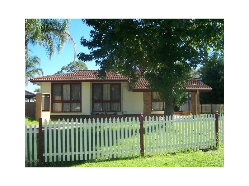7 HICKORY PLACE, Macquarie Fields NSW 2564
