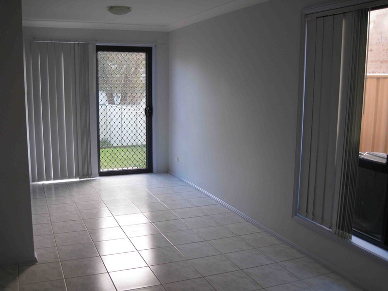 1/14 Westringia Place, Macquarie Fields NSW 2564