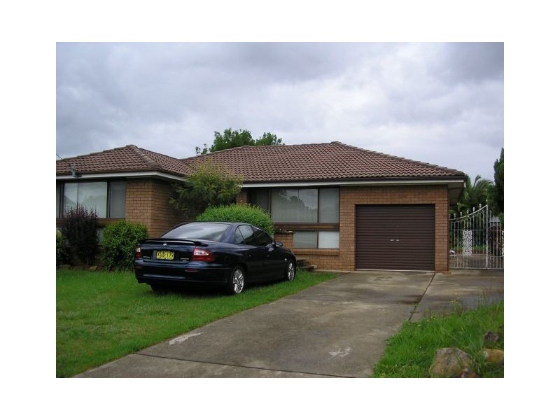 25 First Avenue, Macquarie Fields NSW 2564