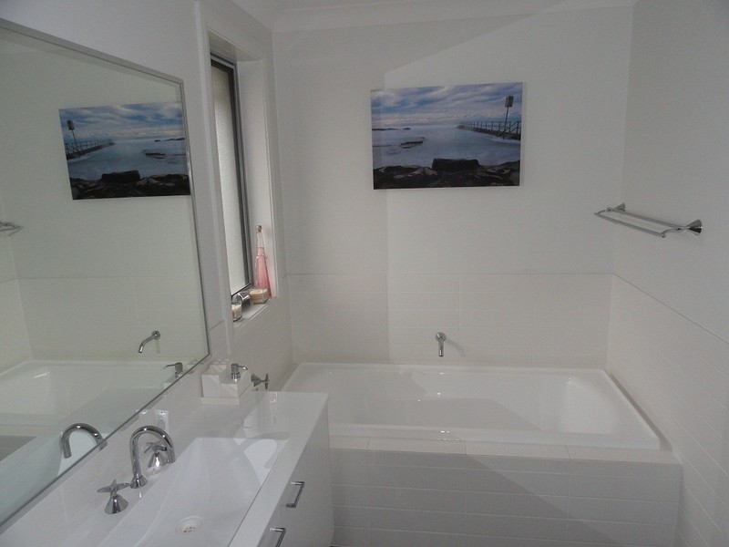 18 Grenada Road, Glenfield NSW 2167