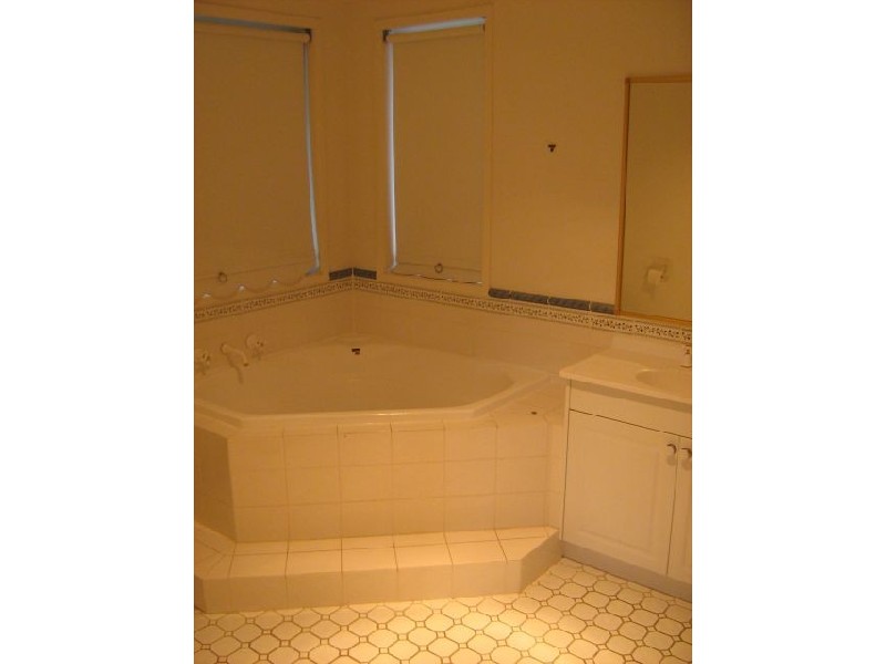 Glen Alpine NSW 2560