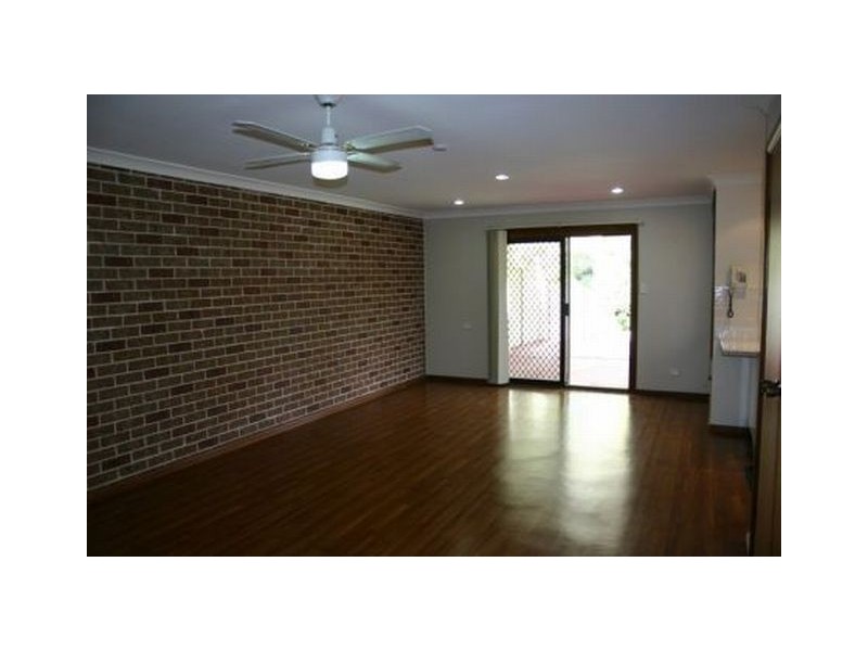 42B Oswald Crescent, Rosemeadow NSW 2560