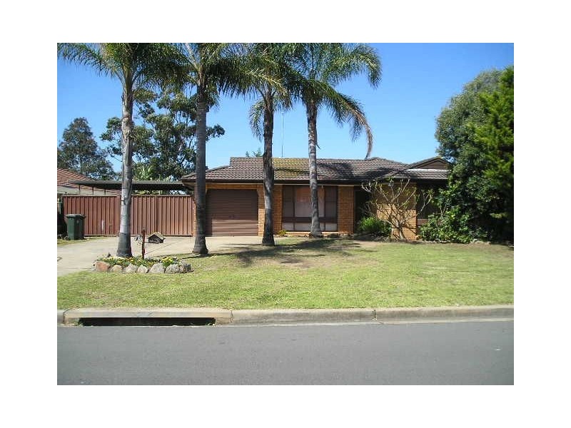 75 Hamlet Crescent, Rosemeadow NSW 2560